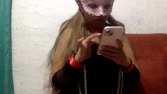 Snapshot of sharonlopez9611 chatting on 02/16/25, 05:26 sharonlopez9611 online show from 02/16/25, 05:26