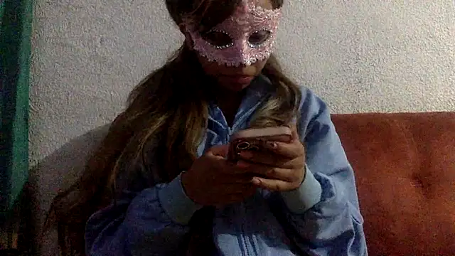 Snapshot of sharonlopez9611 chatting on 02/17/25, 05:25 sharonlopez9611 online show from 02/17/25, 05:25