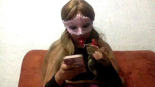 Snapshot of sharonlopez9611 chatting on 02/18/25, 04:48 sharonlopez9611 online show from 02/18/25, 04:48