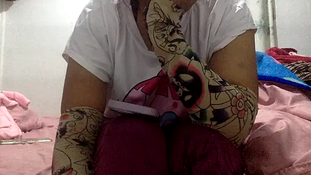 Snapshot of sharonlopez9611 chatting on 09/20/25, 03:29 sharonlopez9611 online show from 09/20/25, 03:29