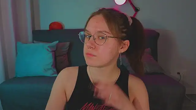 Mia Luw online show from 04/23/26, 08:11