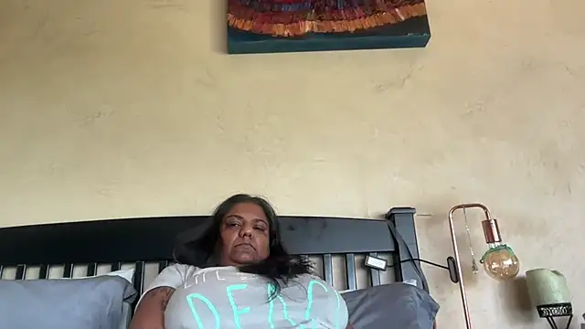 Snapshot of SophieStarShine chatting on 09/26/25, 12:09 SophieStarShine online show from 09/26/25, 12:09