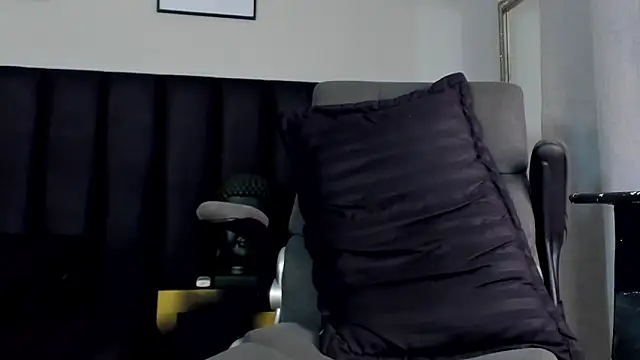 ISAAC CRYSTON online show from 03/02/25, 10:38