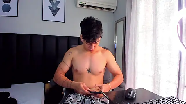 ISAAC CRYSTON online show from 03/05/25, 07:06