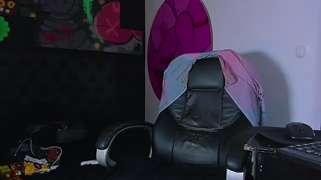 ISAAC CRYSTON online show from 10/20/25, 07:47