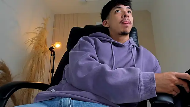 ISAAC CRYSTON online show from 12/03/25, 07:45