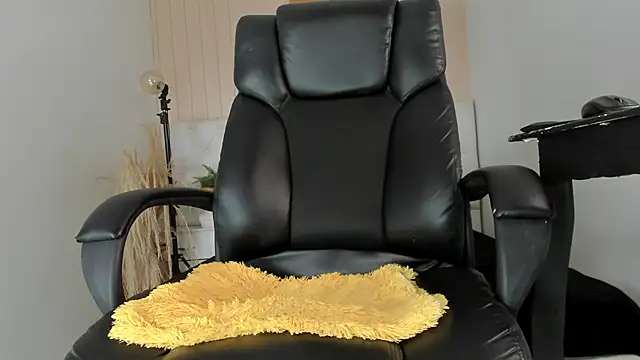 ISAAC CRYSTON online show from 03/06/26, 08:49