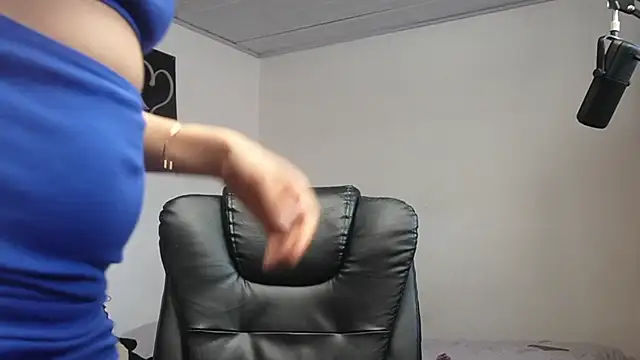 AliciaNess7 online show from 07/10/26, 08:11