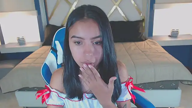 Snapshot of julieta_fn chatting on 10/03/25, 01:08 julieta fn online show from 10/03/25, 01:08
