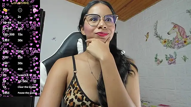 Snapshot of alisson_hoffman05 chatting on 05/15/26, 11:01 alisson hoffman05 online show from 05/15/26, 11:01