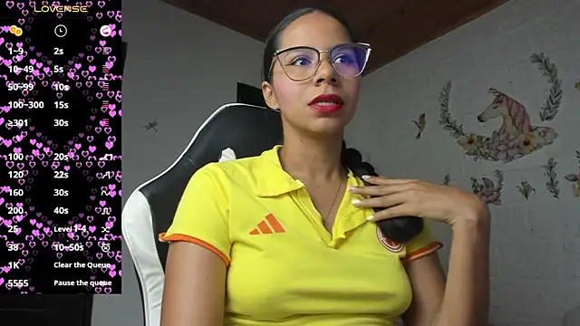 Snapshot of alisson_hoffman05 chatting on 06/23/26, 07:34 alisson hoffman05 online show from 06/23/26, 07:34