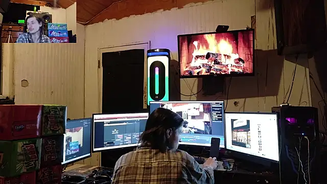 Snapshot of nuttyking2022 chatting on 02/13/26, 04:19 nuttyking2022 online show from 02/13/26, 04:19