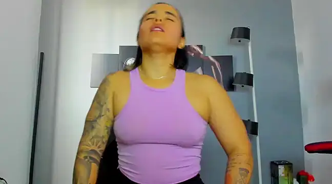 karlyjons12 online show from 02/21/25, 03:43