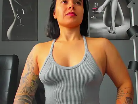 karlyjons12 online show from 10/27/25, 04:22