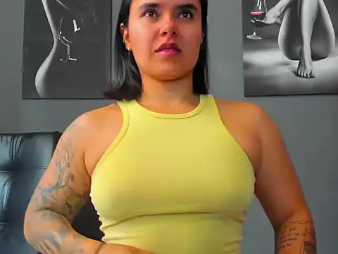 Snapshot of karlyjons12 chatting on 11/19/25, 04:40 karlyjons12 online show from 11/19/25, 04:40