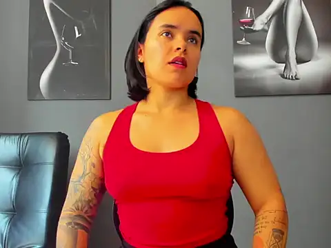 Snapshot of karlyjons12 chatting on 12/19/25, 04:14 karlyjons12 online show from 12/19/25, 04:14