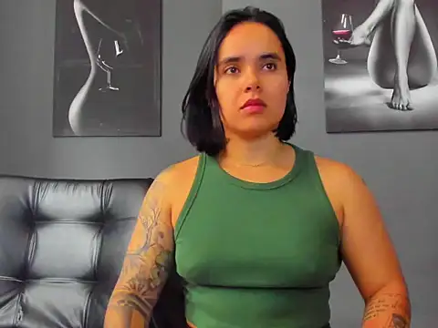 Snapshot of karlyjons12 chatting on 12/22/25, 03:42 karlyjons12 online show from 12/22/25, 03:42