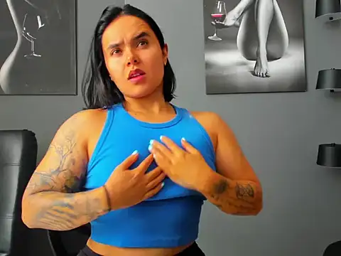 Snapshot of karlyjons12 chatting on 01/14/26, 03:39 karlyjons12 online show from 01/14/26, 03:39