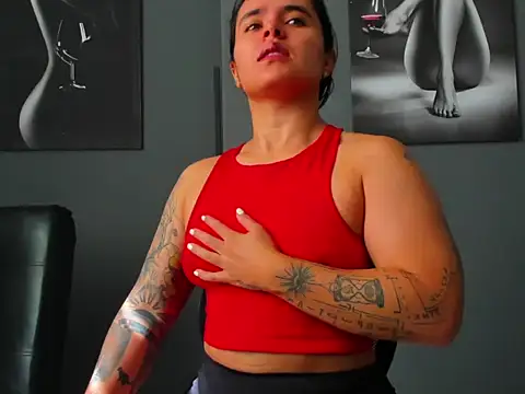 Snapshot of karlyjons12 chatting on 02/04/26, 02:45 karlyjons12 online show from 02/04/26, 02:45