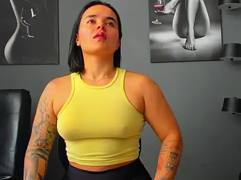 Snapshot of karlyjons12 chatting on 03/17/26, 02:09 karlyjons12 online show from 03/17/26, 02:09