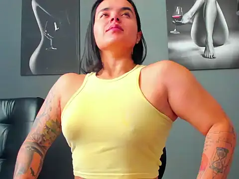 Snapshot of karlyjons12 chatting on 03/25/26, 01:06 karlyjons12 online show from 03/25/26, 01:06