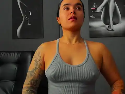 Snapshot of karlyjons12 chatting on 04/08/26, 01:33 karlyjons12 online show from 04/08/26, 01:33