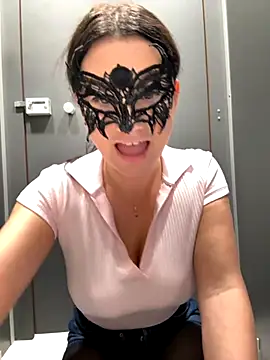 Loveblackzilla online show from 11/14/25, 01:43