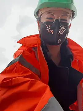 Loveblackzilla online show from 12/03/25, 10:57