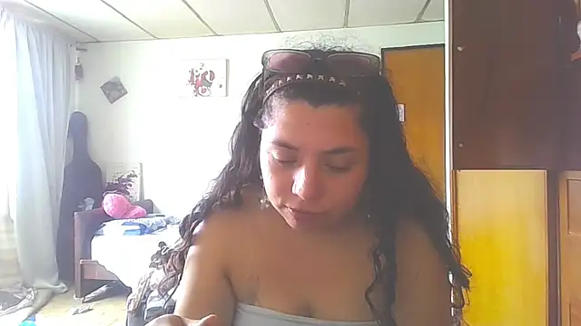 isabellapurple online show from 02/15/26, 03:42