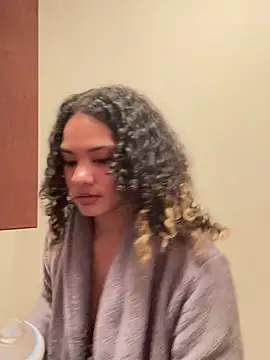 Snapshot of tastylolaaa chatting on 02/07/25, 10:29 tastylolaaa online show from 02/07/25, 10:29