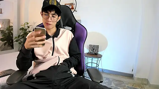 NovaaWheler online show from 02/20/25, 04:07