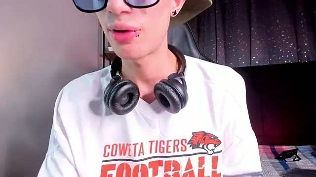 NovaaWheler online show from 12/03/25, 06:17