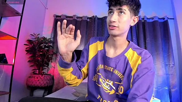 NovaaWheler online show from 04/19/26, 08:44