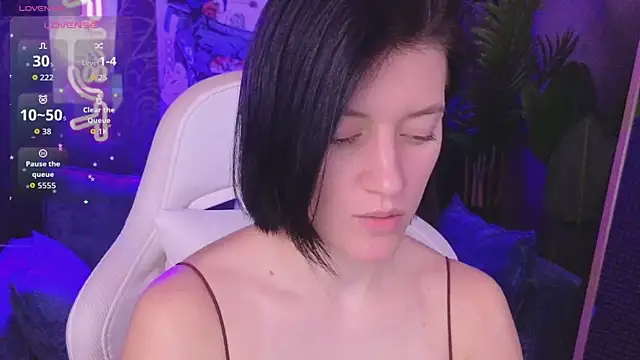 roxy riot  online show from 04/28/26, 02:27