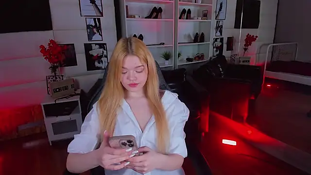 AdeleCartier online show from 02/13/25, 01:19