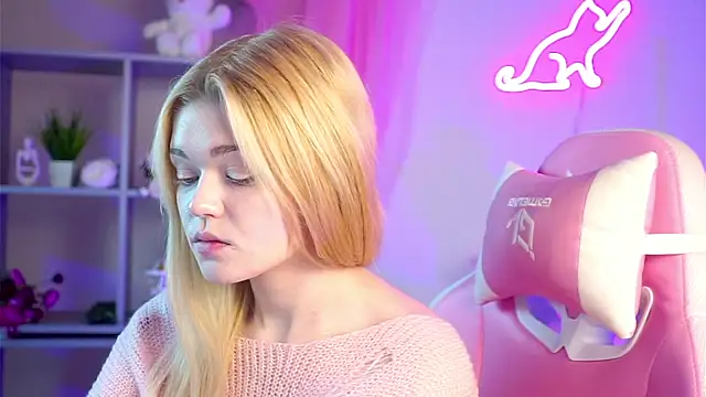 AdeleCartier online show from 03/17/25, 10:06