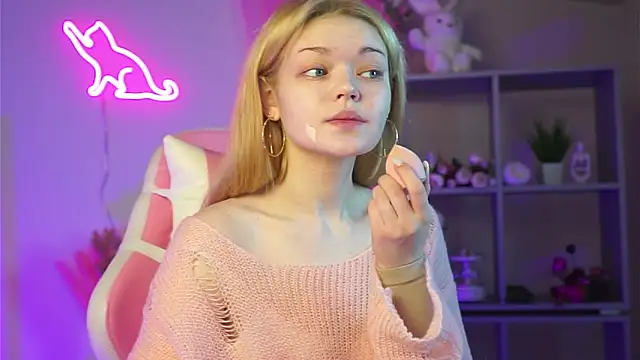 AdeleCartier online show from 03/19/25, 12:26