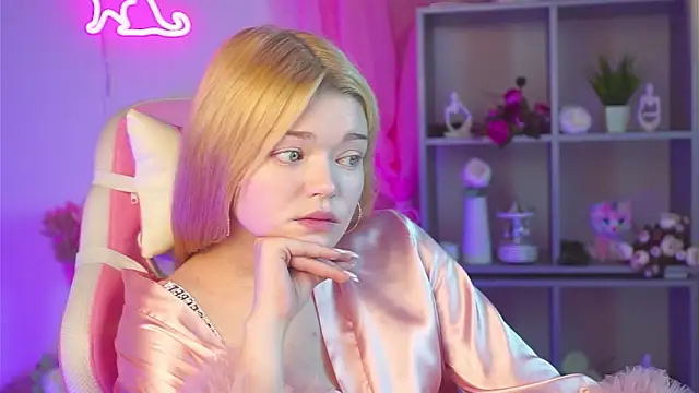 AdeleCartier online show from 03/23/25, 04:05