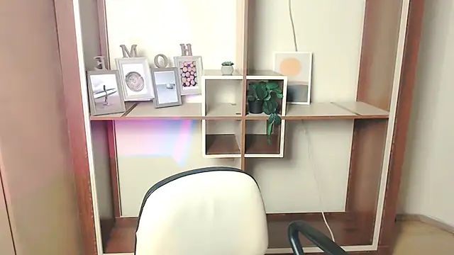  AngeliaFlow  online show from 10/18/25, 06:48