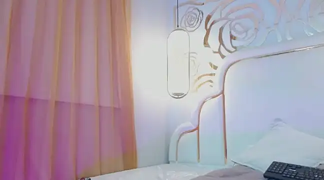 Snapshot of Lilith_NoirF chatting on 02/19/25, 04:44 Lilith NoirF online show from 02/19/25, 04:44