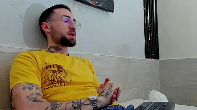 Luke davis01 online show from 02/13/25, 12:43