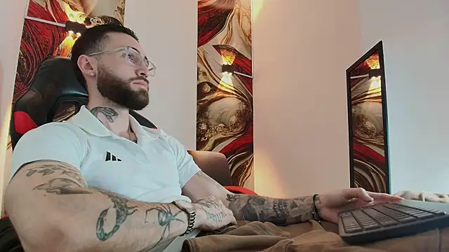 Luke davis01 online show from 11/05/25, 01:11