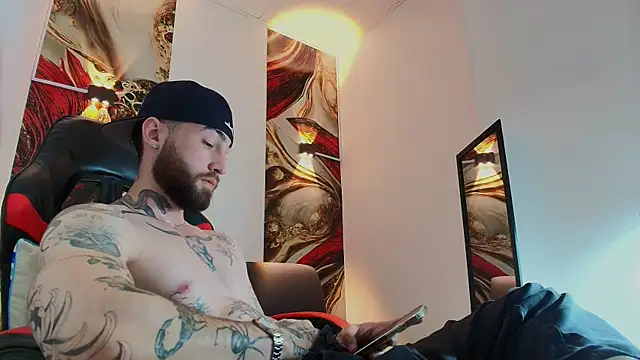 Luke davis01 online show from 11/19/25, 01:22