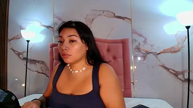 Sophia Brunett online show from 12/21/25, 12:12