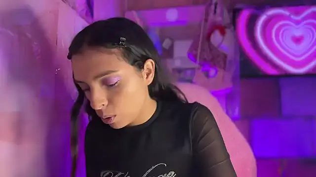 Skye Moore online show from 07/03/26, 01:56
