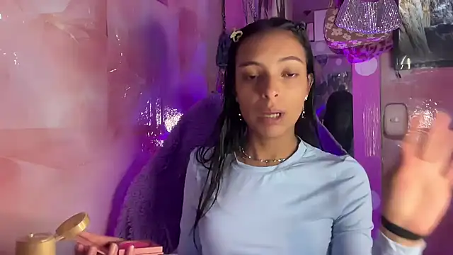 Skye Moore online show from 08/08/26, 01:52