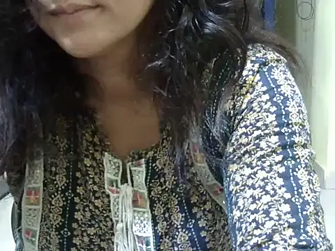 Snapshot of Your_cutiepie_ chatting on 10/06/25, 05:43 Your cutiepie online show from 10/06/25, 05:43