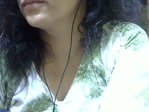 Snapshot of Your_cutiepie_ chatting on 10/15/25, 04:29 Your cutiepie online show from 10/15/25, 04:29