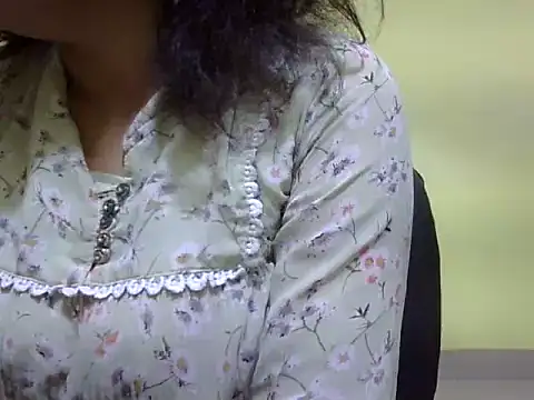 Your cutiepie  online show from 11/18/25, 10:20