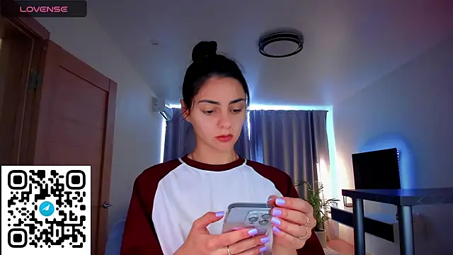 EmiliaZen online show from 09/17/25, 01:02